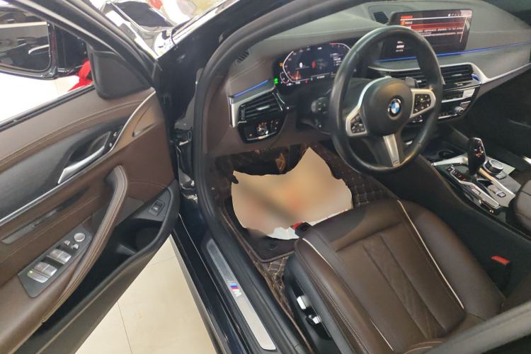 Used BMW 5 Series 2022 Restyled 530Li Leading Edition M Sport Package Driver Seat