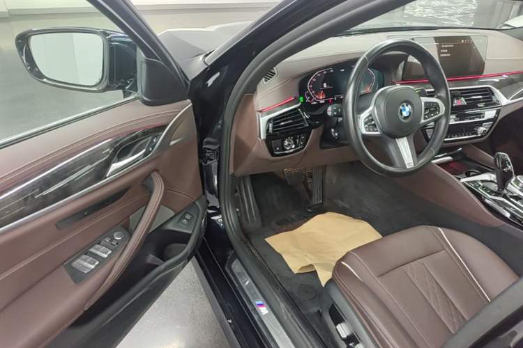 Used BMW 5 Series 2022 Restyled 525Li M Sport Package Driver Seat