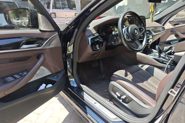 Used BMW 5 Series 2022 525Li M Sport Package Driver Seat