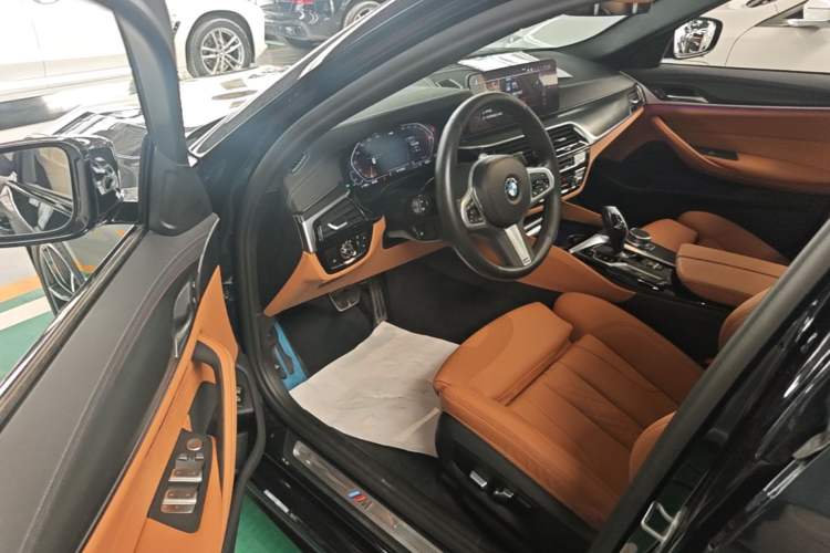Used BMW 5 Series 2022 Restyled 525i M Sport Package Driver Seat