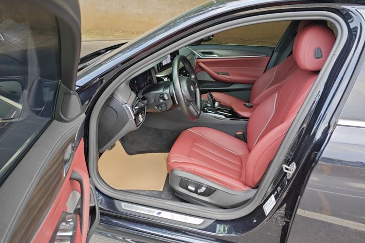 Used BMW 5 Series 2022 Restyled 530Li Leading Edition M Sport Package Driver Seat