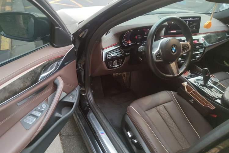 Used BMW 5 Series 2022 525Li M Sport Package Driver Seat