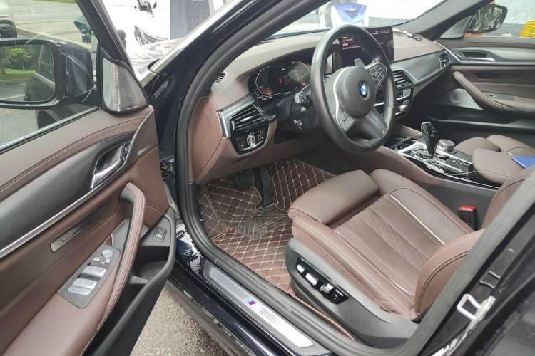 Used BMW 5 Series 2022 Facelifted Version 3 530Li Executive M Sport Package Driver Seat