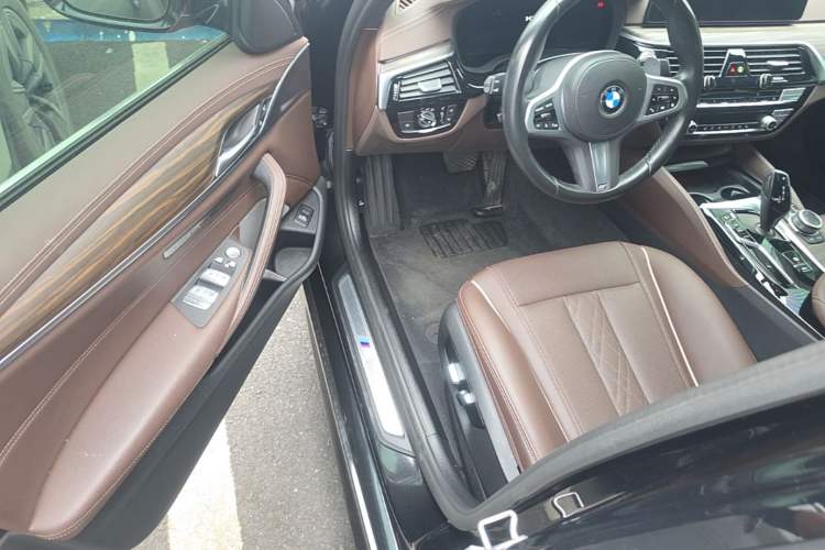 Used BMW 5 Series 2022 530Li Leading Model M Sport Package Driver Seat