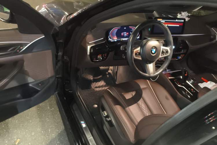 Used BMW 5 Series 2022 Second Facelift 530Li Luxury Version M Sport Package Driver Seat