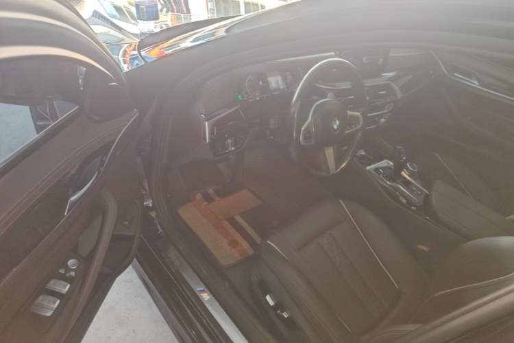 Used BMW 5 Series 2022 Restyled 525Li M Sport Package Driver Seat