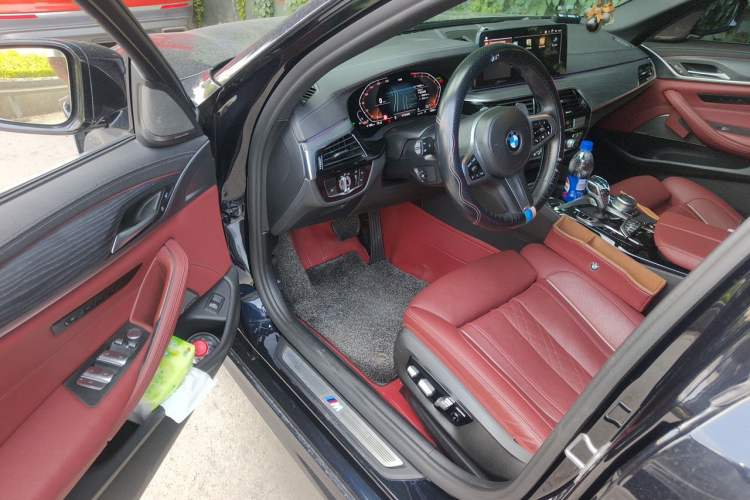 Used BMW 5 Series 2022 Restyled 530Li Luxury Edition M Sport Package Driver Seat