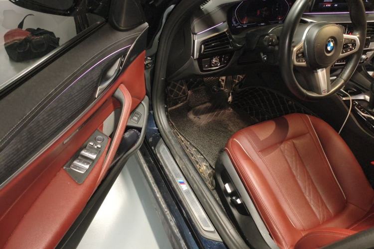 Used BMW 5 Series 2022 Restyled 530Li Leading Edition M Sport Package Driver Seat