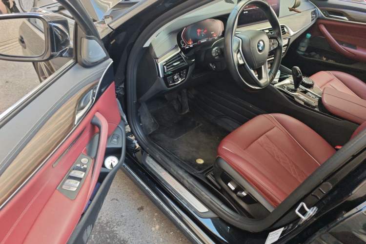 Used BMW 5 Series 2022 530Li Leading Luxury Package Driver Seat