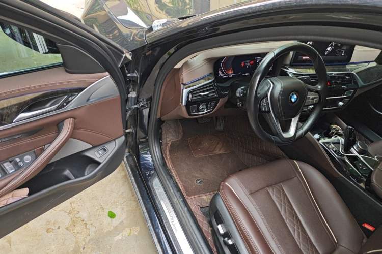 Used BMW 5 Series 2022 Restyled 525Li M Sport Package Driver Seat