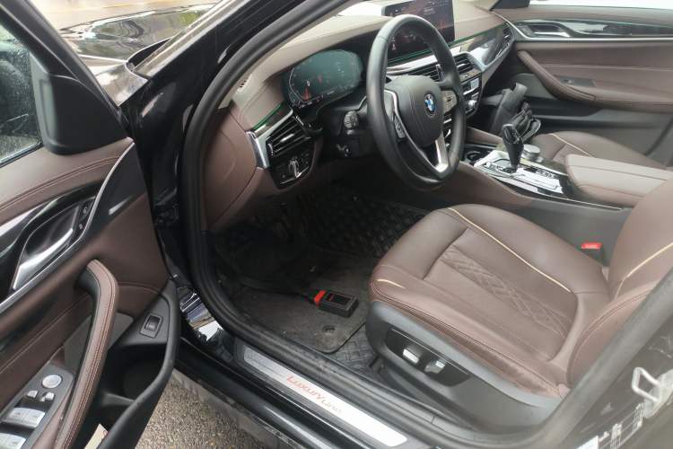 Used BMW 5 Series 2022 Second Facelift 525Li Luxury Package Driver Seat