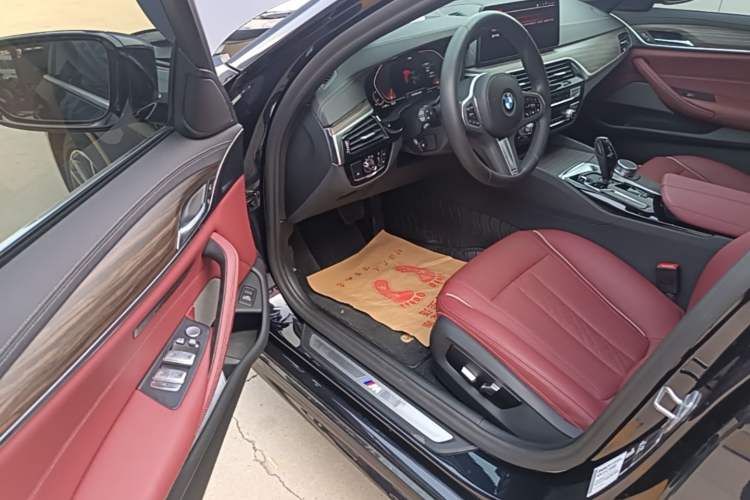 Used BMW 5 Series 2022 Restyled 530Li Leading Edition M Sport Package Driver Seat