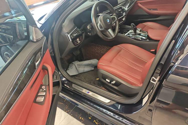 Used BMW 5 Series 2022 Restyled 525Li M Sport Package Driver Seat