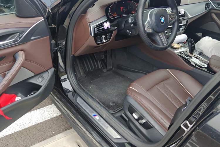 Used BMW 5 Series 2022 530Li Leading Model M Sport Package Driver Seat