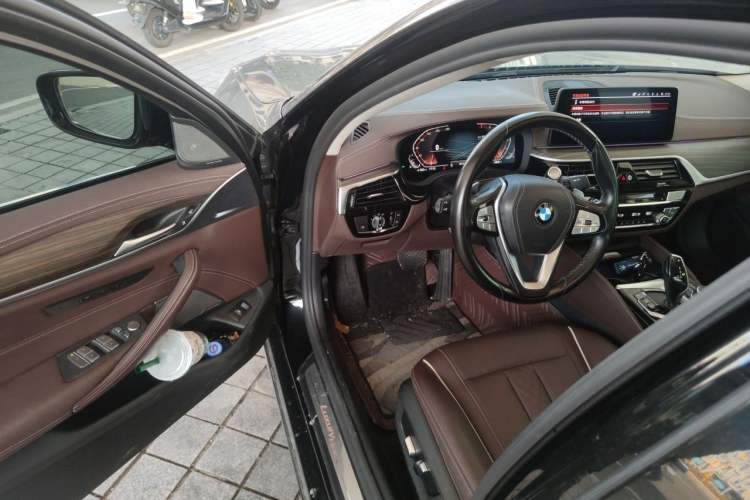 Used BMW 5 Series 2022 530Li Leading Luxury Package Driver Seat