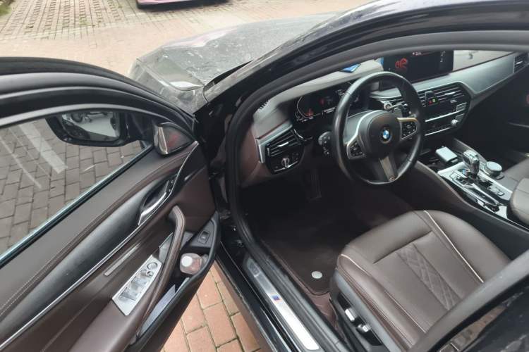 Used BMW 5 Series 2022 Restyled 530Li Leading Edition M Sport Package Driver Seat