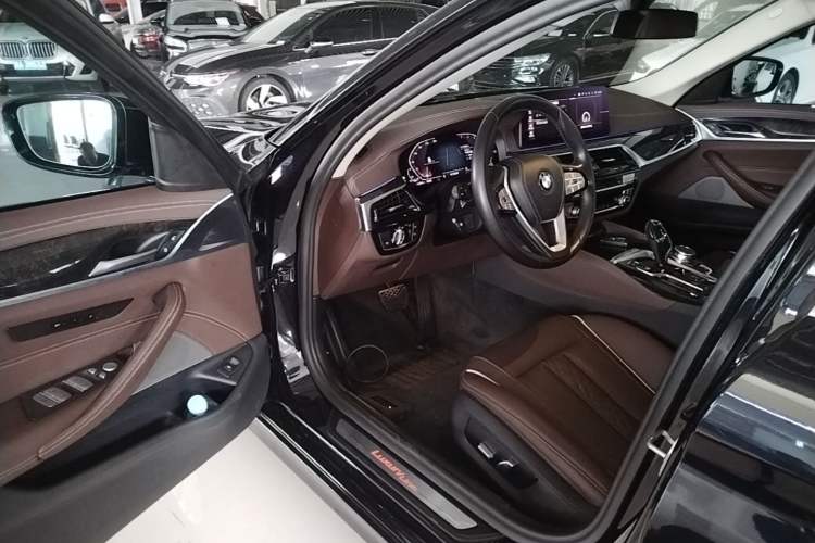 Used BMW 5 Series 2022 Second Facelift 525Li Luxury Package Driver Seat