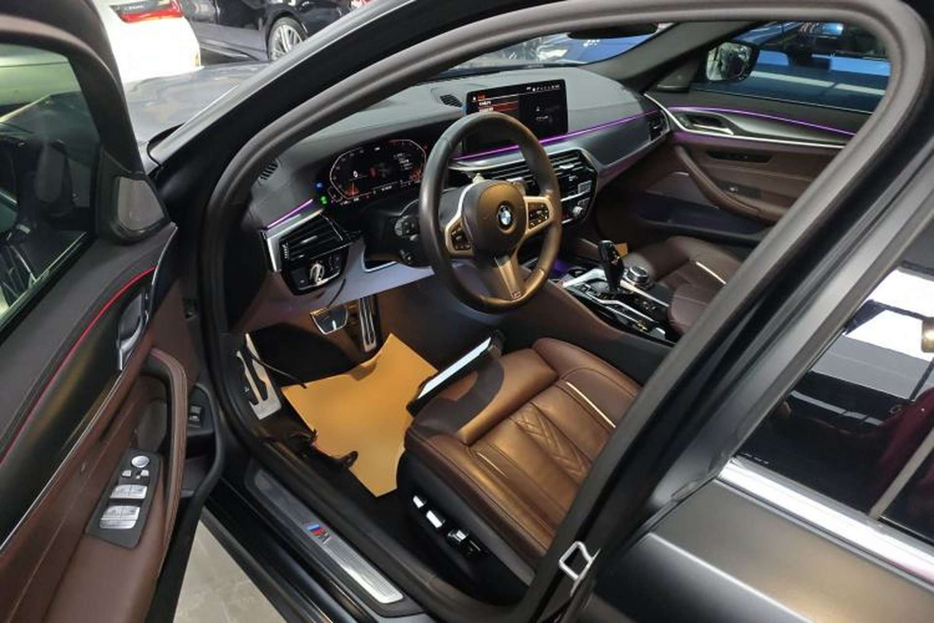 Used BMW 5 Series 2022 Restyled 540i Luxury Edition M Sport Package Driver Seat