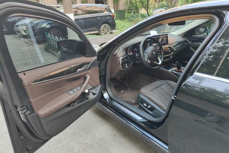 Used BMW 5 Series 2022 525Li Luxury Package Driver Seat