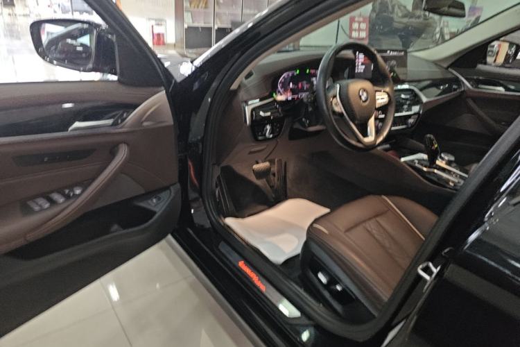 Used BMW 5 Series 2022 Second Facelift 525Li Luxury Package Driver Seat