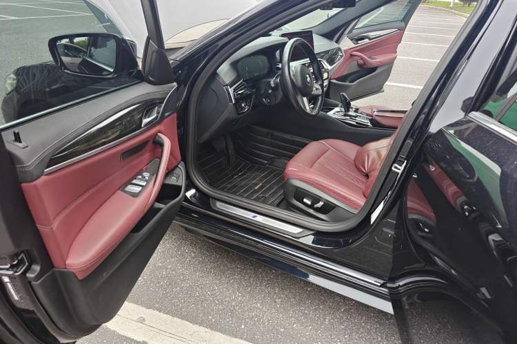 Used BMW 5 Series 2022 Restyled 525Li M Sport Package Driver Seat