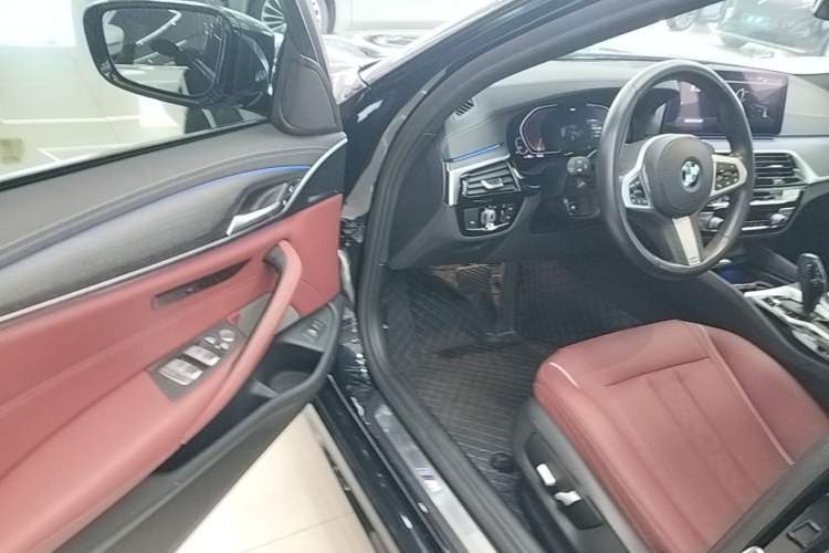 Used BMW 5 Series 2022 530Li Leading Model M Sport Package Driver Seat
