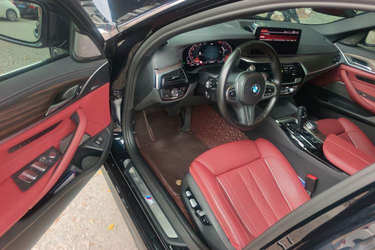 Used BMW 5 Series 2022 Second Facelift 530Li Luxury Version M Sport Package Driver Seat
