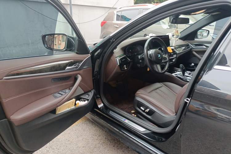 Used BMW 5 Series 2022 Restyled 525Li M Sport Package Driver Seat