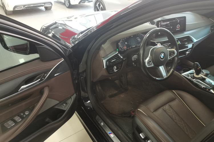 Used BMW 5 Series 2022 Restyled 530Li Leading Edition M Sport Package Driver Seat