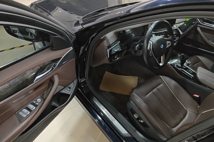 Used BMW 5 Series 2022 Restyled 525Li Luxury Package Driver Seat