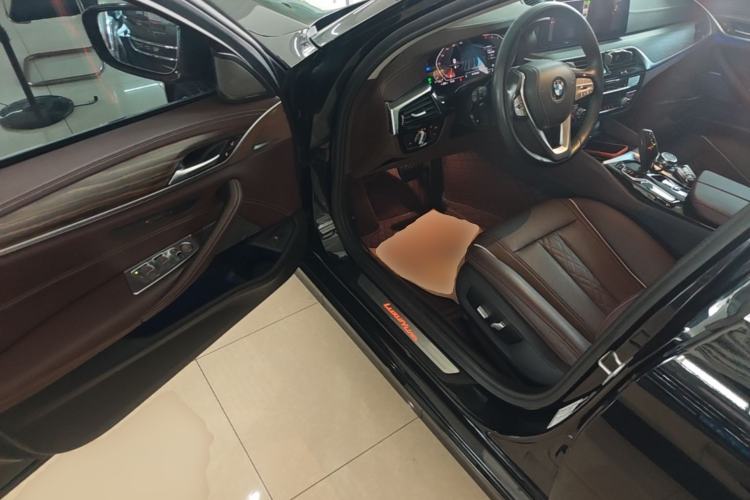 Used BMW 5 Series 2022 Updated 530Li Leading Edition Luxury Package Driver Seat