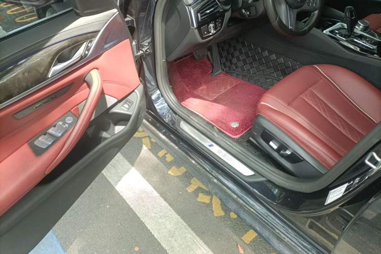 Used BMW 5 Series 2022 Restyled 525Li M Sport Package Driver Seat