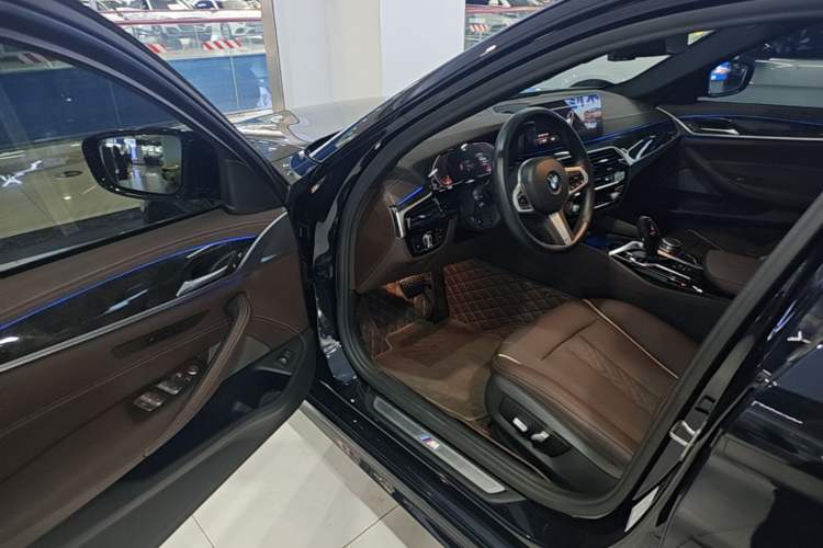 Used BMW 5 Series 2022 Restyled 525Li M Sport Package Driver Seat