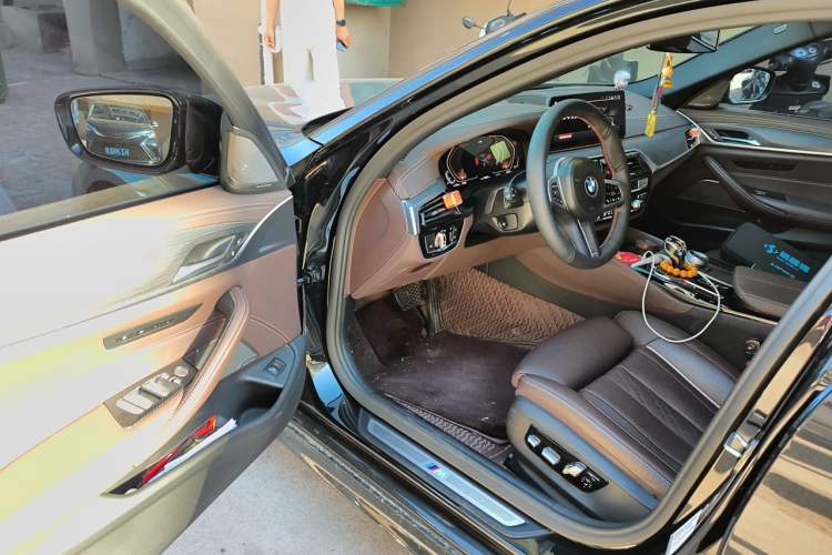 Used BMW 5 Series 2022 Second Facelift 530Li Luxury Version M Sport Package Driver Seat
