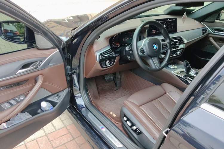 Used BMW 5 Series 2022 Second Facelift 530Li Luxury Version M Sport Package Driver Seat