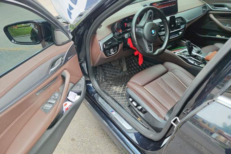 Used BMW 5 Series 2022 530Li Luxury Edition M Sport Package Driver Seat
