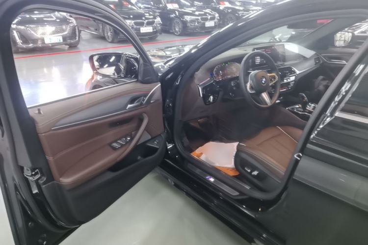 Used BMW 5 Series 2022 530Li Leading Model M Sport Package Driver Seat