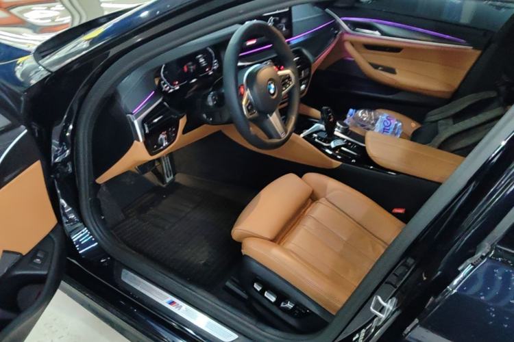 Used BMW 5 Series 2022 Restyled 540i Luxury Edition M Sport Package Driver Seat