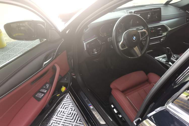 Used BMW 5 Series 2022 Second Facelift 530Li Luxury Version M Sport Package Driver Seat