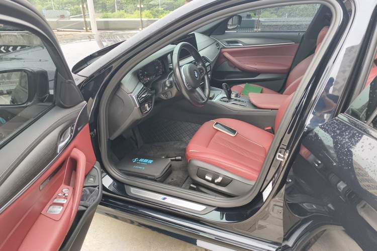 Used BMW 5 Series 2022 530Li Leading Model M Sport Package Driver Seat