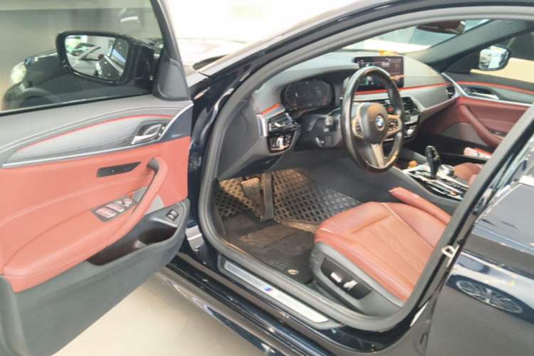 Used BMW 5 Series 2022 Restyled 530Li Leading Edition M Sport Package Driver Seat