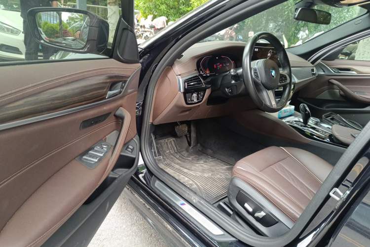 Used BMW 5 Series 2022 Restyled 530Li Leading Edition M Sport Package Driver Seat