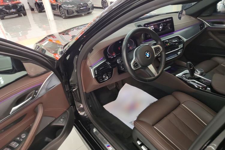 Used BMW 5 Series 2022 Restyled 530Li Luxury Edition M Sport Package Driver Seat