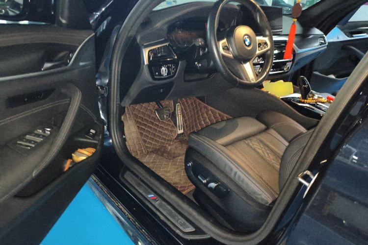 Used BMW 5 Series 2022 525i M Sport Package Driver Seat