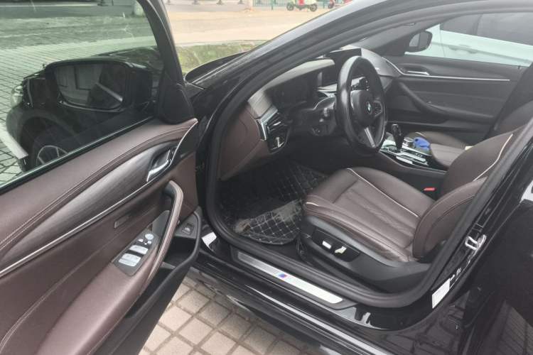 Used BMW 5 Series 2022 530Li Leading Model M Sport Package Driver Seat
