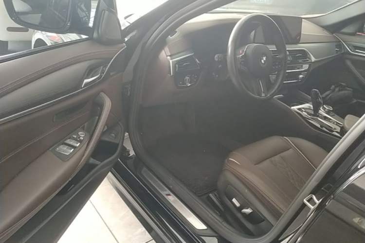 Used BMW 5 Series 2022 Restyled 530Li Leading Edition M Sport Package Driver Seat
