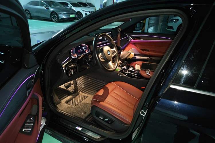 Used BMW 5 Series 2022 Restyled 530Li Leading Edition M Sport Package Driver Seat