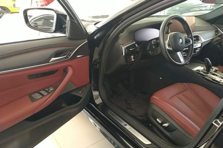 Used BMW 5 Series 2022 Restyled 530Li Leading Edition M Sport Package Driver Seat
