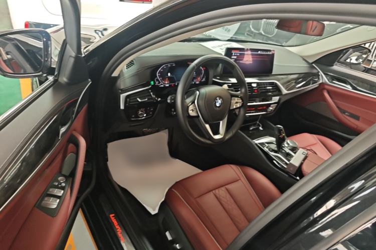 Used BMW 5 Series 2022 Second Facelift 525Li Luxury Package Driver Seat