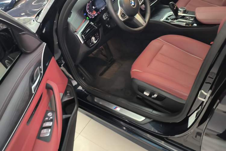 Used BMW 5 Series 2022 Restyled 530Li Leading Edition M Sport Package Driver Seat